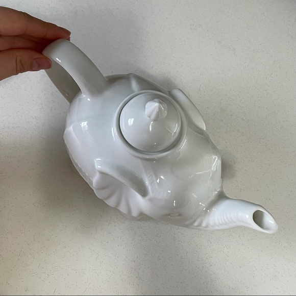 Vintage Corden Blue 32 Oz White Porcelain Elephant Teapot - Picture 6 of 7